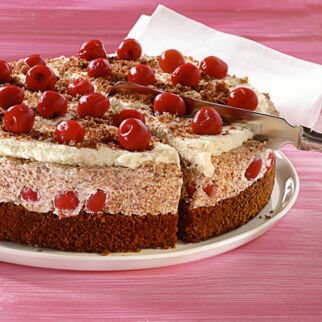 Bröseltorte mit Kirschen Bröseltorte mit Kirschen