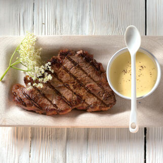Entrecôtes mit Holunder-Hollandaise Entrecôtes mit Holunder-Hollandaise