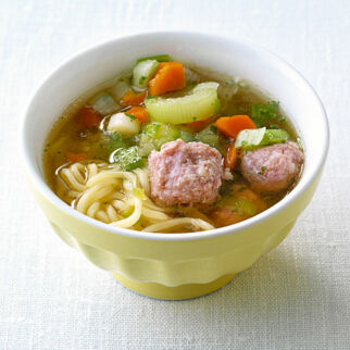 Nudeltopf mit Klößchen Nudeltopf mit Klößchen