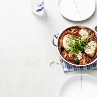 Medaillons auf Tomatengemüse Medaillons auf Tomatengemüse