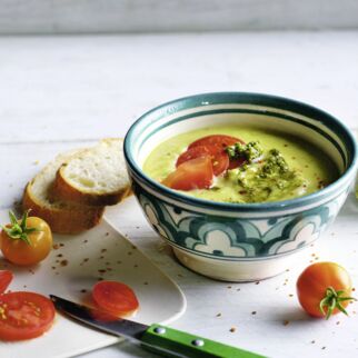 Kalte Avocado-Gurken-Suppe Kalte Avocado-Gurken-Suppe