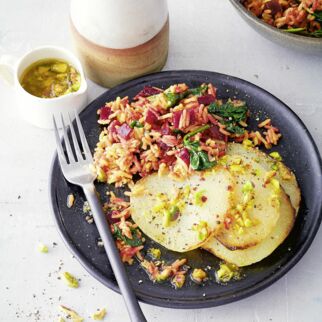 Rote-Bete-Gewürzreis mit Ofenkohlrabi Rote-Bete-Gewürzreis mit Ofenkohlrabi