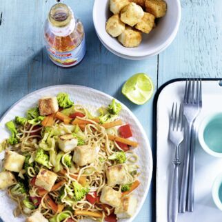 Asia-Nudelpfanne mit Tofu Asia-Nudelpfanne mit Tofu
