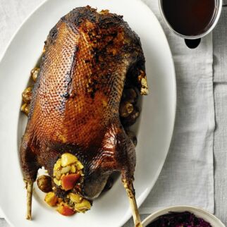 Wilde Weihnachtsgans mit Maronengemüse und Apfelrotkohl Wilde Weihnachtsgans mit Maronengemüse und Apfelrotkohl