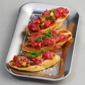 Pikante Tatar-Crostini Pikante Tatar-Crostini