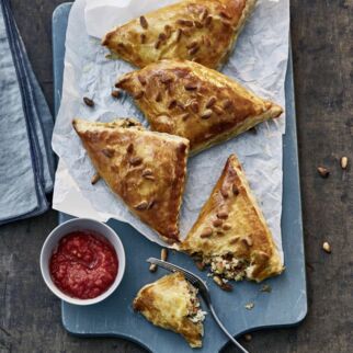 Blätterteigtäschchen mit Gemüserest und Ziegenkäse Blätterteigtäschchen mit Gemüserest und Ziegenkäse