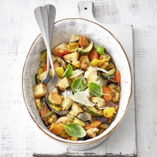 Warmer Antipastisalat vom Blech Warmer Antipastisalat vom Blech