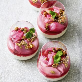 Ofenrhabarber mit Cashewcreme Ofenrhabarber mit Cashewcreme