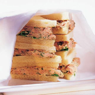 Tramezzini mit Tunfischcreme Tramezzini mit Tunfischcreme