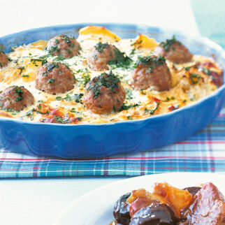 Mettbällchen auf Sauerkraut Mettbällchen auf Sauerkraut