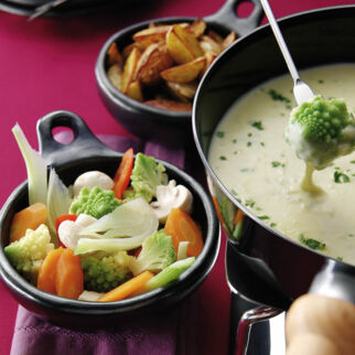 Käsefondue mit Kartoffeln und Gemüse Käsefondue mit Kartoffeln und Gemüse