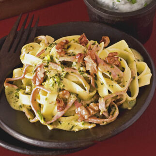 Bandnudeln in Pestosahne Bandnudeln in Pestosahne