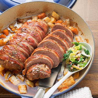 Geschmorter Hirschbraten mit Sahnewirsing Geschmorter Hirschbraten mit Sahnewirsing