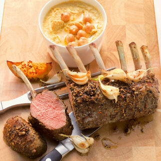 Orientalisches Lammkarree mit Kichererbsenpüree Orientalisches Lammkarree mit Kichererbsenpüree