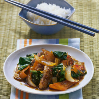 Wok-Ente mit Mangold Wok-Ente mit Mangold