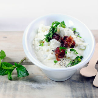 Feta-Minze-Dip mit Cranberrys Feta-Minze-Dip mit Cranberrys