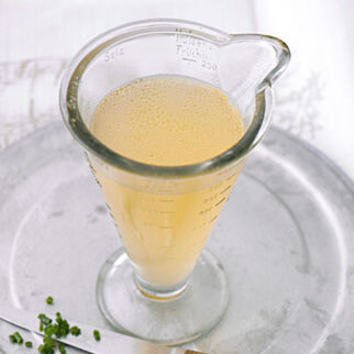 Grundrezept Hühnerbrühe Grundrezept Hühnerbrühe