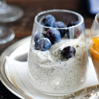 Mohncreme mit Heidelbeeren Mohncreme mit Heidelbeeren