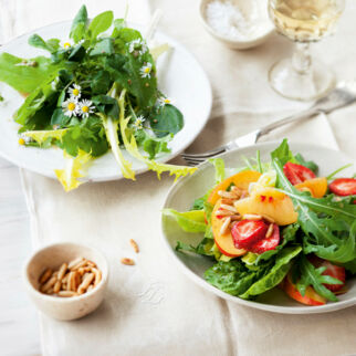 Fruchtiger Sommersalat mit Chili-Vinaigrette Fruchtiger Sommersalat mit Chili-Vinaigrette