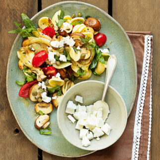 Nudelsalat mit Champignons Nudelsalat mit Champignons