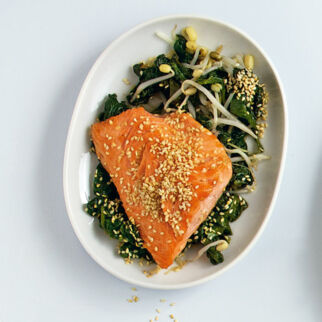 Lachs auf Sprossen-Spinat Lachs auf Sprossen-Spinat