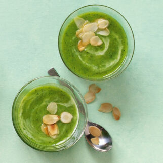 Brokkolisuppe mit Mandeln Brokkolisuppe mit Mandeln
