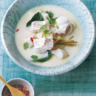 Kokossuppe mit Fisch Kokossuppe mit Fisch