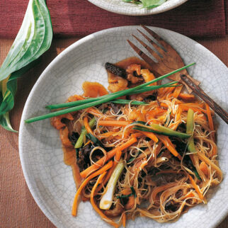 Gebratene Glasnudeln mit Garnelen Gebratene Glasnudeln mit Garnelen