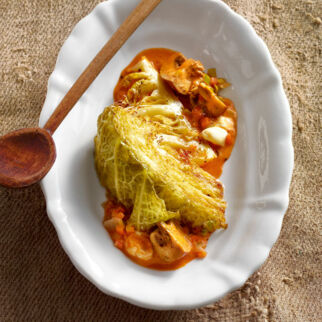 Geschmorter Wirsing auf Pilz-Paprika-Rahm Geschmorter Wirsing auf Pilz-Paprika-Rahm