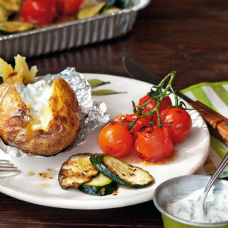 Grillgemüse und Folienkartoffeln mit Dip Grillgemüse und Folienkartoffeln mit Dip