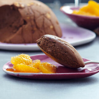 Nuss-Nugatmousse mit Orangenkompott Nuss-Nugatmousse mit Orangenkompott