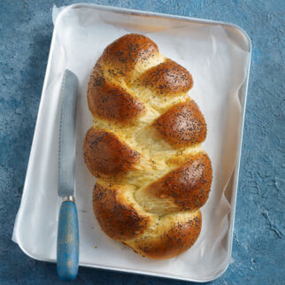 Buttermilchzopf mit Mohn Buttermilchzopf mit Mohn