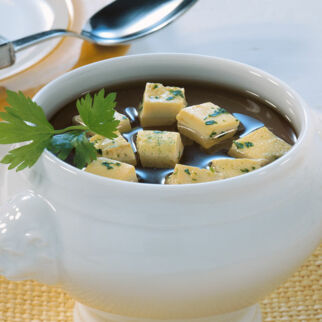 Brühe mit Eierstich Brühe mit Eierstich