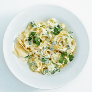 Tagliatelle mit Kerbel-Käse-Sauce Tagliatelle mit Kerbel-Käse-Sauce