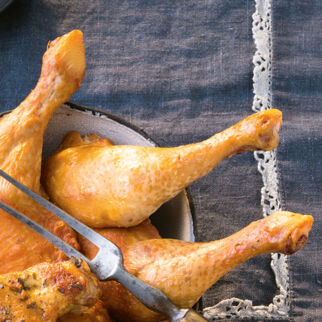 Warmgeräucherte Hähnchenkeulen Warmgeräucherte Hähnchenkeulen