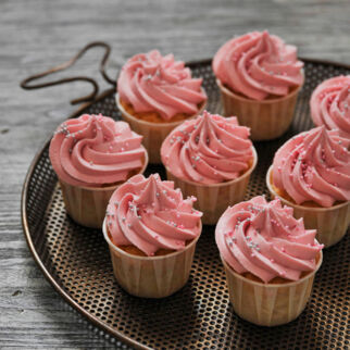 Passionsfrucht-Cupcakes mit Himbeerfrosting Passionsfrucht-Cupcakes mit Himbeerfrosting