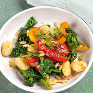 Spinat-Gnocchi mit Ofenpaprika Spinat-Gnocchi mit Ofenpaprika