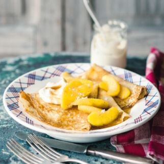 Crêpes et pommes au caramel salé - Crêpes mit Salzkaramell-Äpfeln Crêpes et pommes au caramel salé - Crêpes mit Salzkaramell-Äpfeln