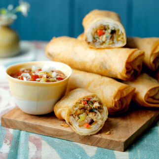 Frühlingsröllchen mit Chilisauce Frühlingsröllchen mit Chilisauce