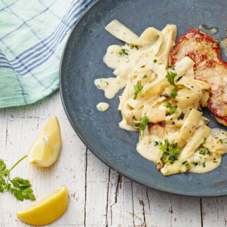 Spargelnudeln mit Kalbsschnitzel Spargelnudeln mit Kalbsschnitzel