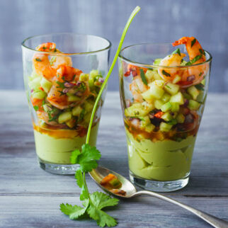 Scharfe Garnelen auf Avocadocreme Scharfe Garnelen auf Avocadocreme