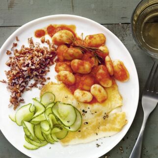 Baked Beans mediterran mit Gurkensalat Baked Beans mediterran mit Gurkensalat
