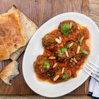 FLEISCHBÄLLCHEN IN TOMATENSAUCE FLEISCHBÄLLCHEN IN TOMATENSAUCE