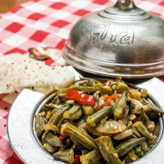 GEDÜNSTETE OKRASCHOTEN GEDÜNSTETE OKRASCHOTEN