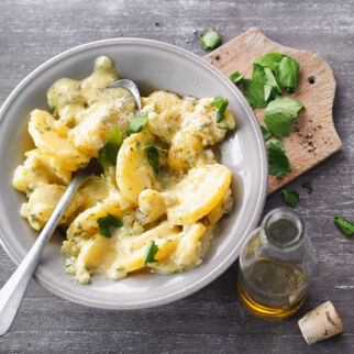 Kartoffelsalat mit Zwiebeln Kartoffelsalat mit Zwiebeln
