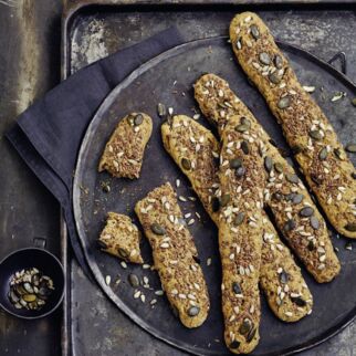 Mehrkornstangerl mit Körner-Topping Mehrkornstangerl mit Körner-Topping