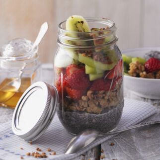 Chia-Knusper-Pudding mit Früchten Chia-Knusper-Pudding mit Früchten