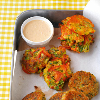 Zucchini-Paprika-Puffer Zucchini-Paprika-Puffer