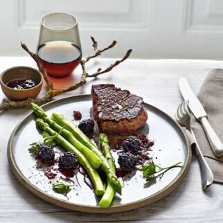 Filetsteaks mit Chili-Brombeer-Sauce Filetsteaks mit Chili-Brombeer-Sauce