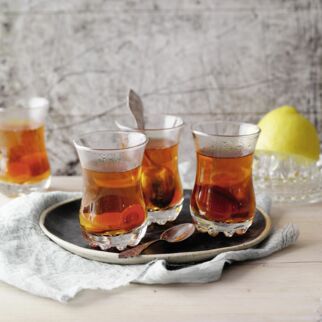 Kurkumatee mit Ingwer und Zitrone Kurkumatee mit Ingwer und Zitrone